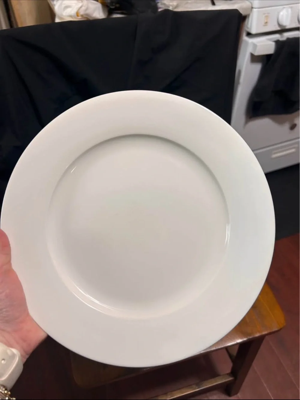 Amazon White Ceramic Plate and Bowl Set with Clear Glass Tumblers